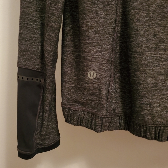 Lululemon Pace Pusher 1/2 zip Pullover. Black and dark grey. Size 6. - Picture 7 of 12